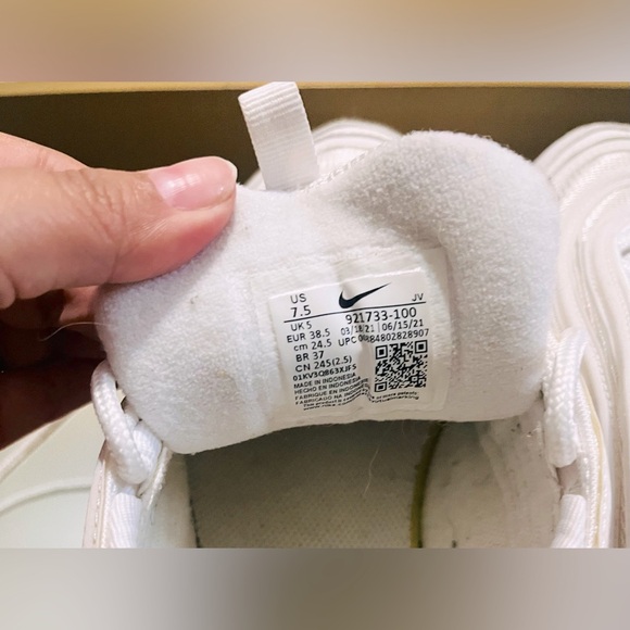 Nike Air Max 97 - New-like condition- See photos Size 7.5 Boys/ 6-6.5 Womens - Picture 5 of 12